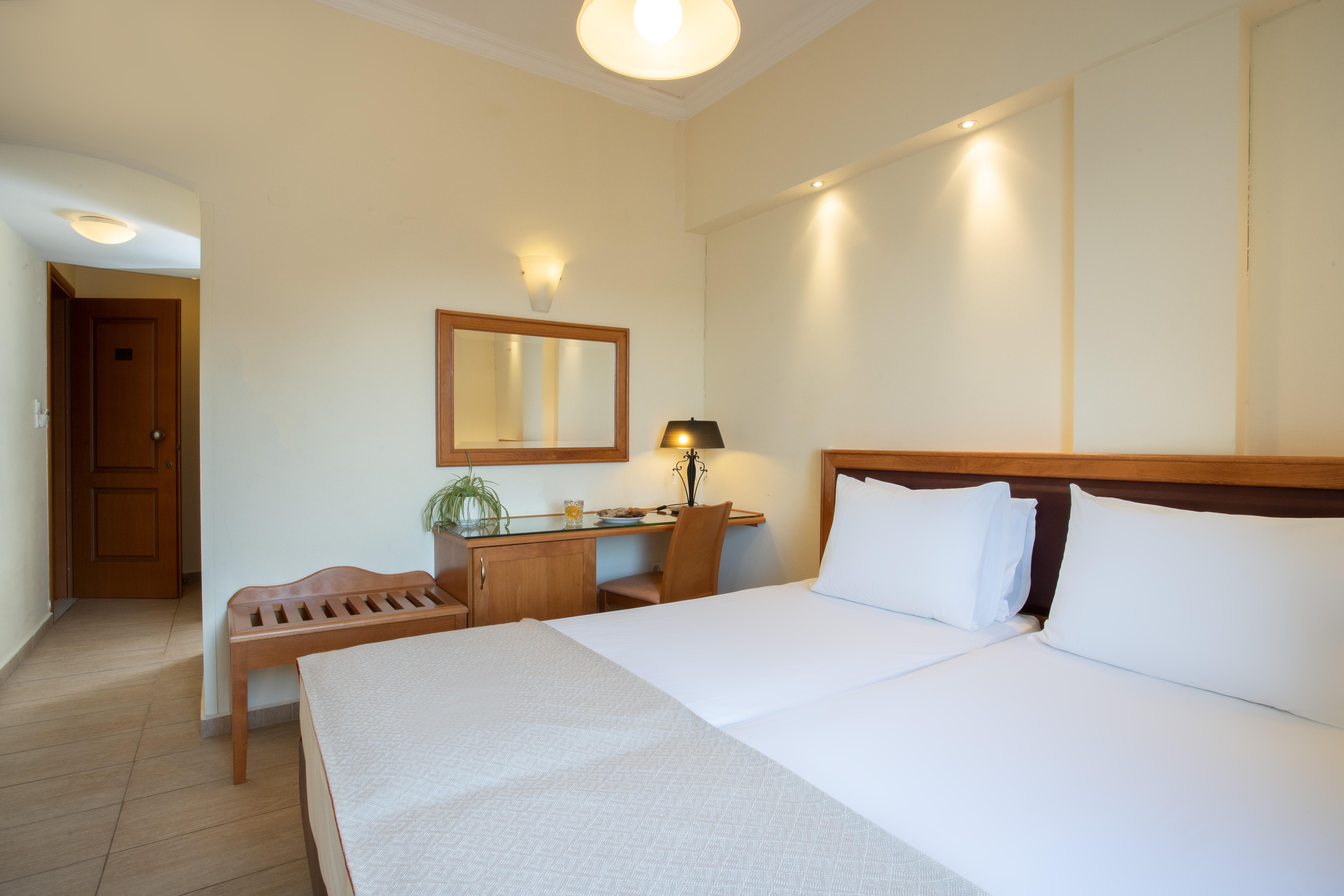 Pantheon City Hotel Gythio Extérieur photo