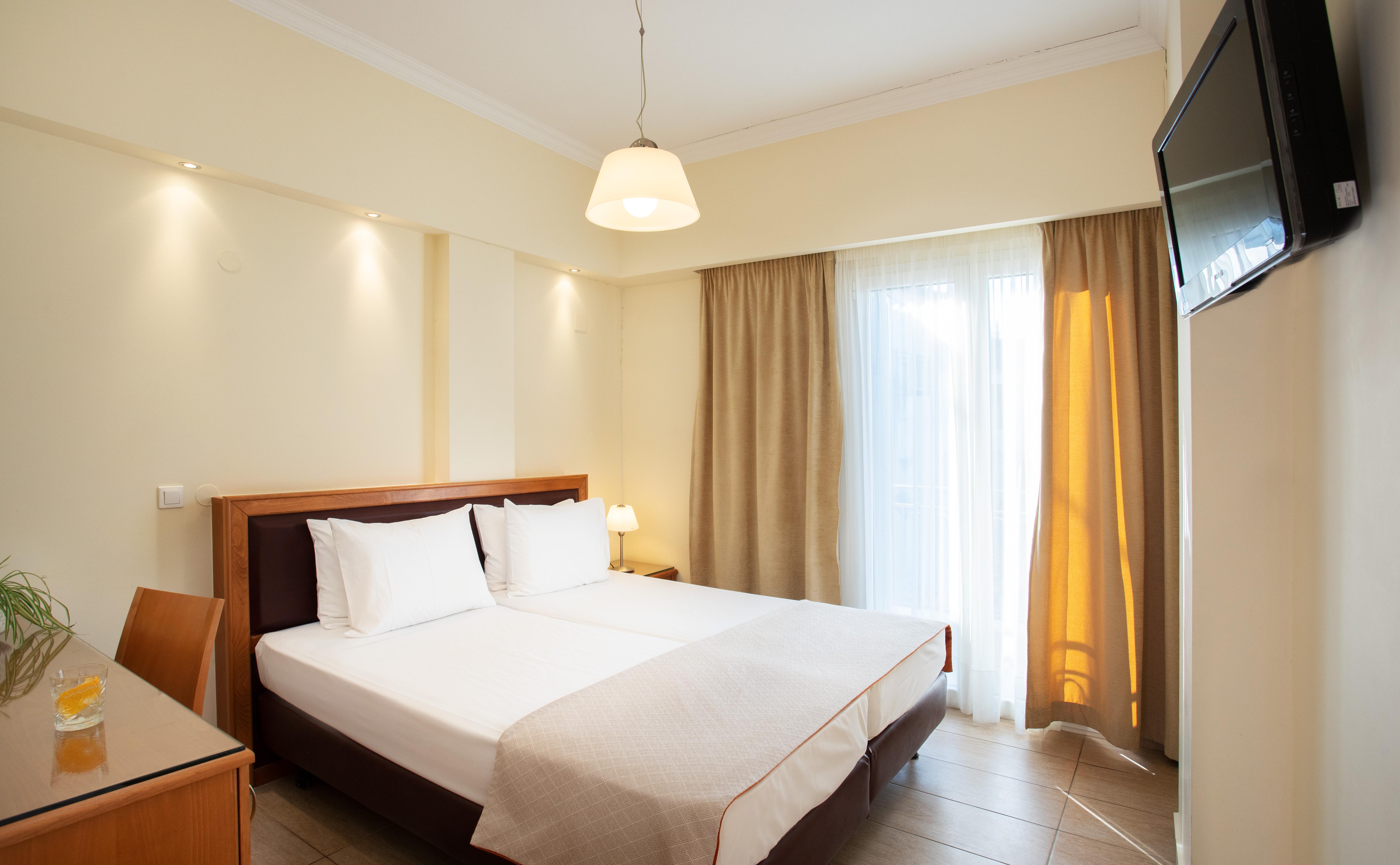 Pantheon City Hotel Gythio Extérieur photo
