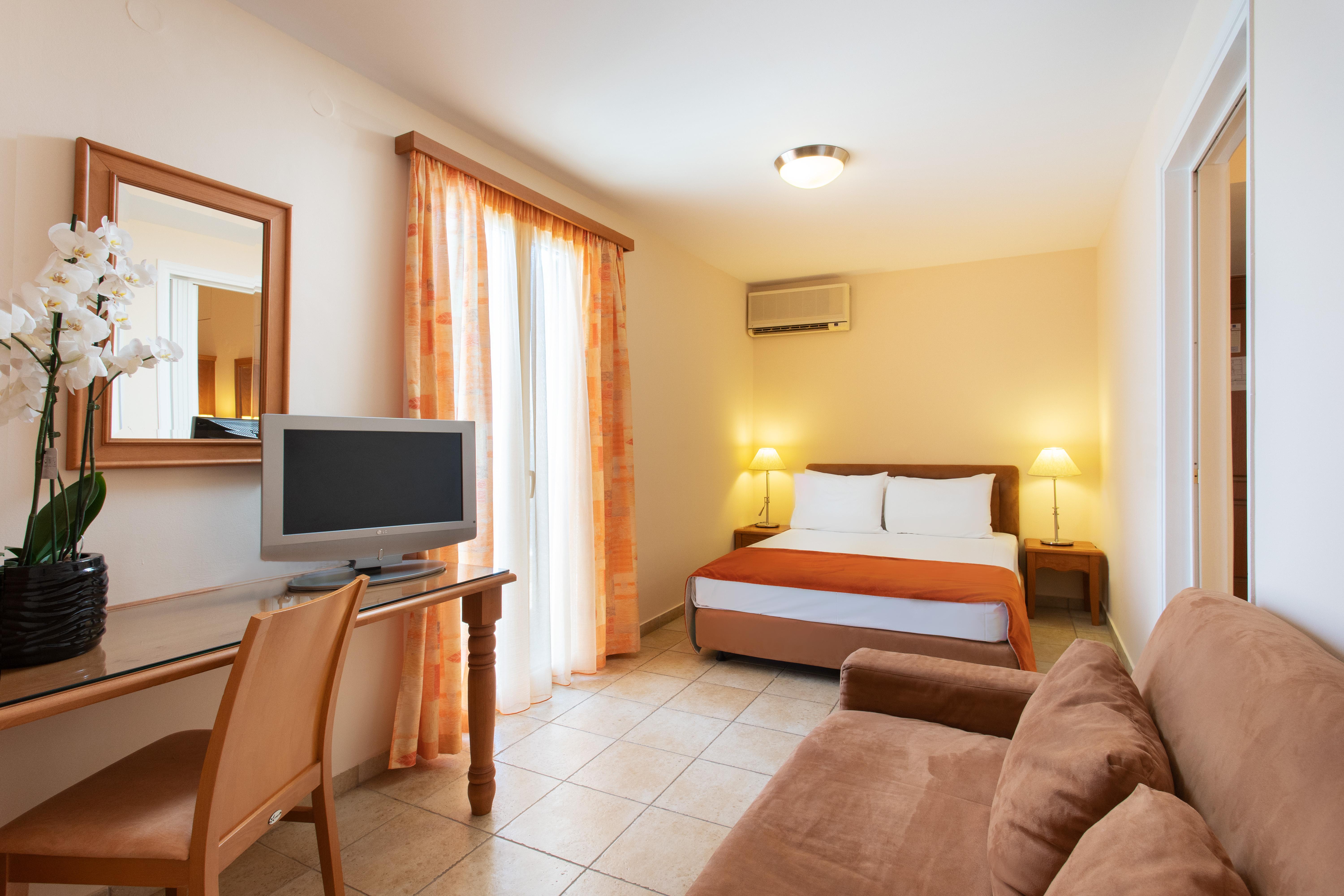 Pantheon City Hotel Gythio Extérieur photo