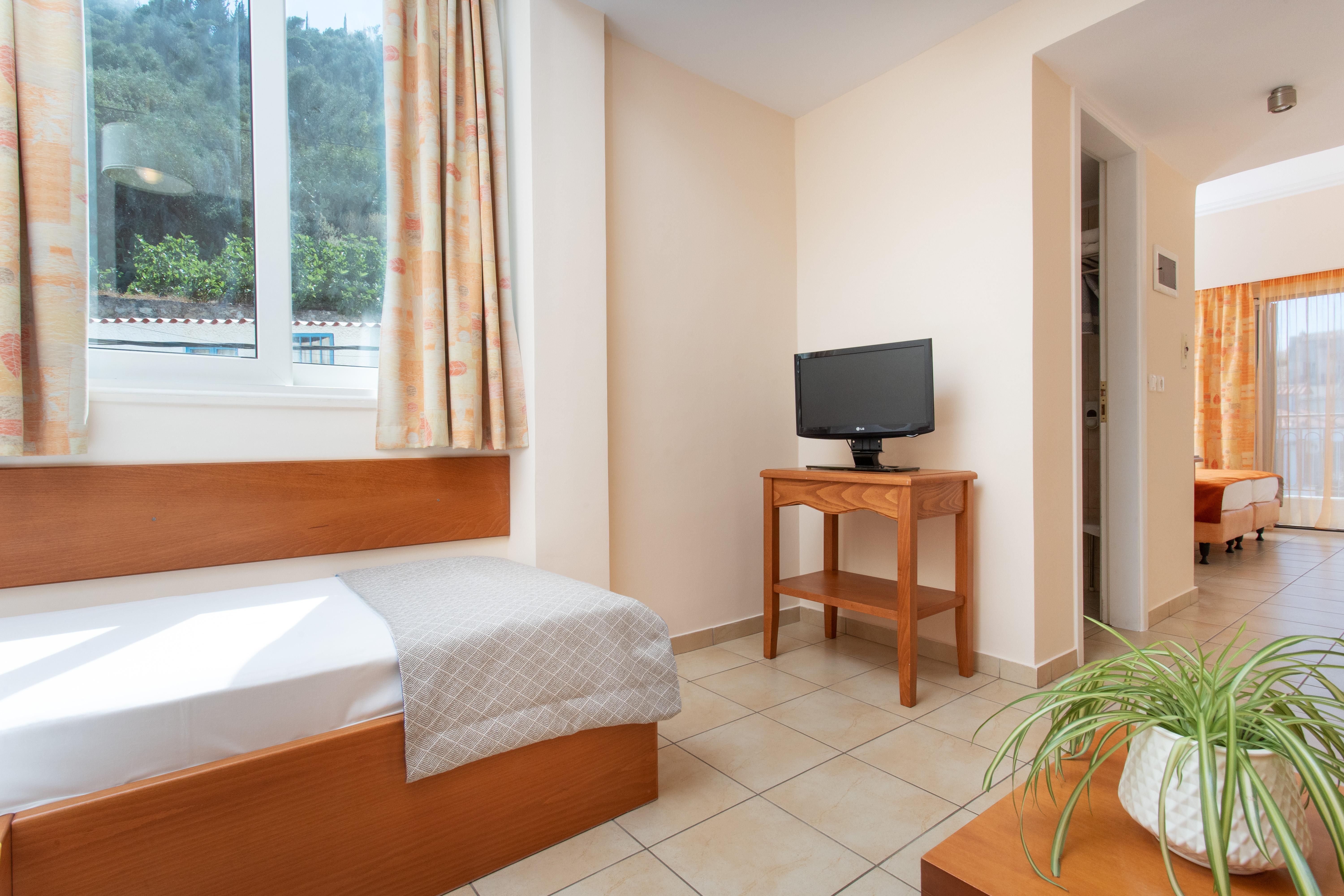 Pantheon City Hotel Gythio Extérieur photo