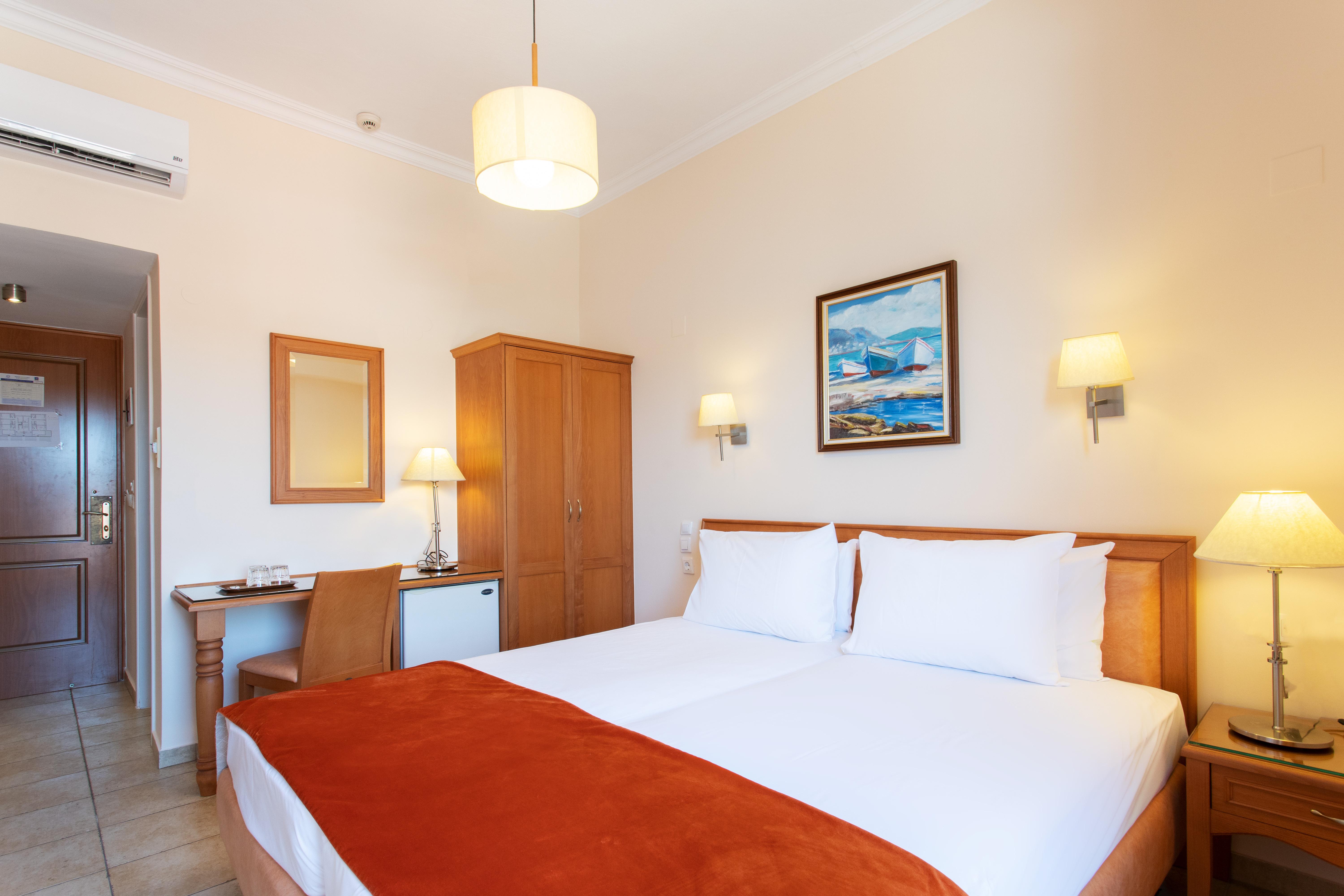 Pantheon City Hotel Gythio Extérieur photo