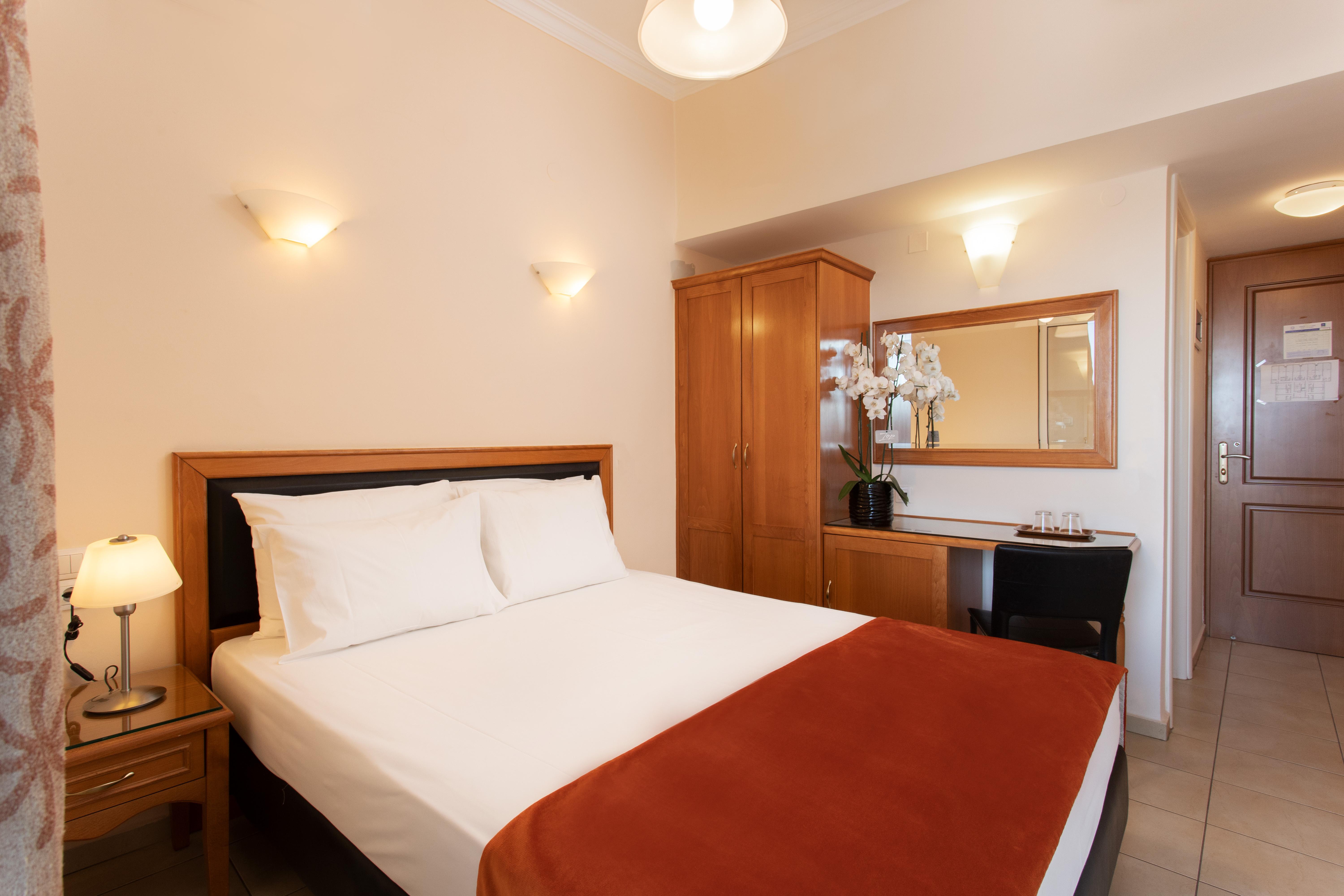 Pantheon City Hotel Gythio Extérieur photo