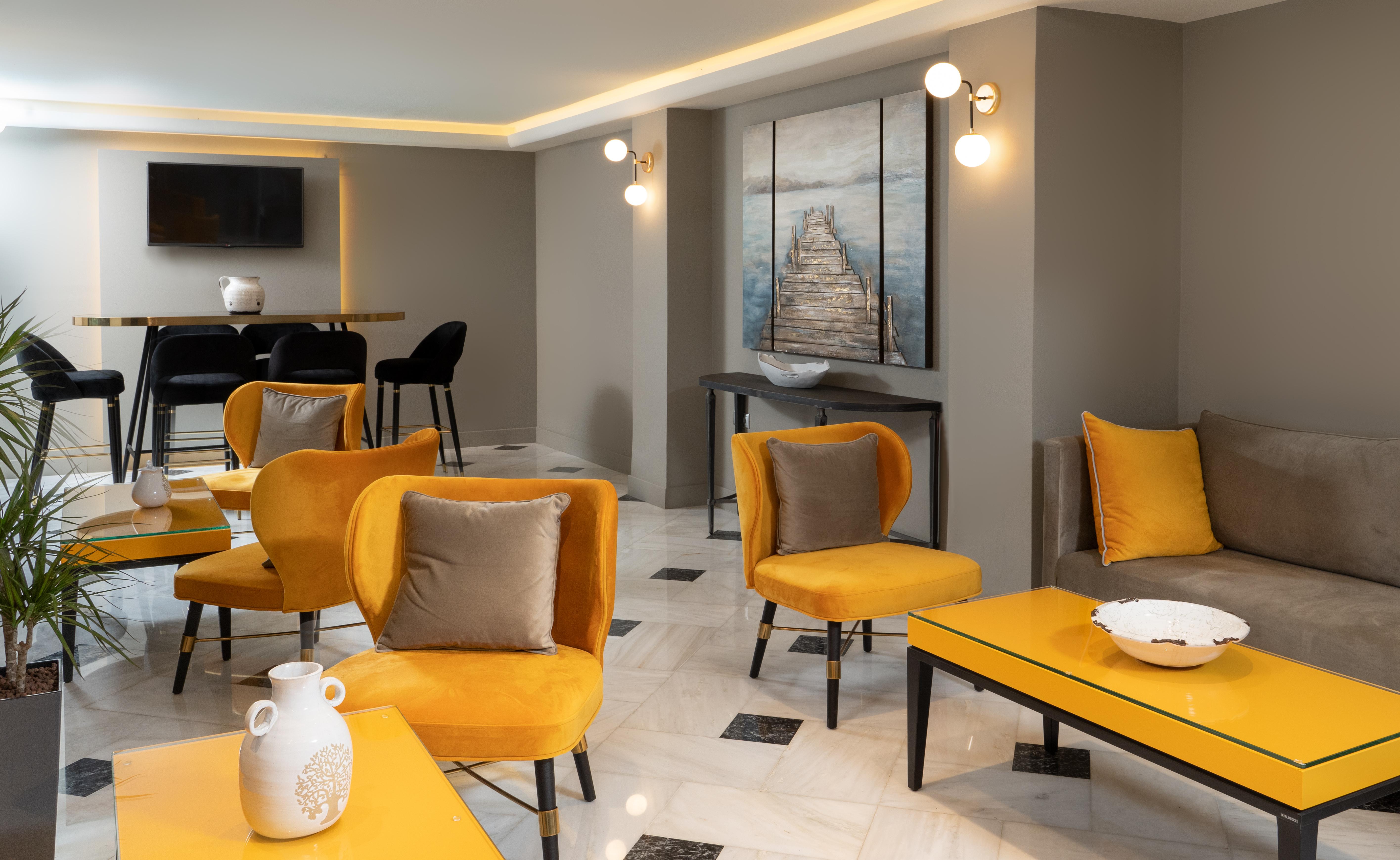 Pantheon City Hotel Gythio Extérieur photo