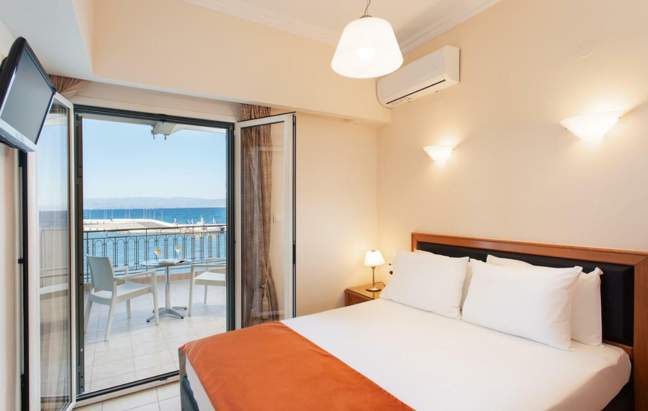 Pantheon City Hotel Gythio Extérieur photo
